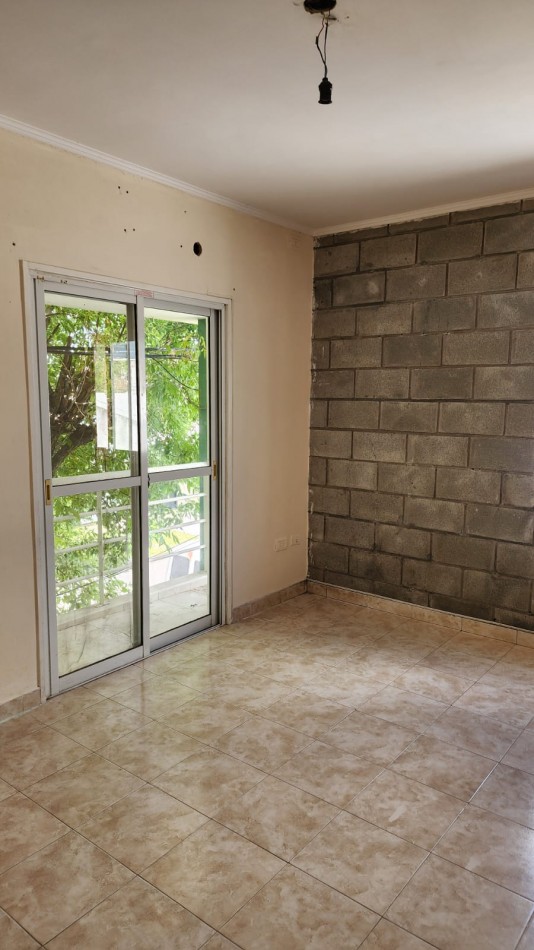 ALQUILO DUPLEX EN CALLE TOLEDO (zona Tibiletti y Ovidio Lagos)