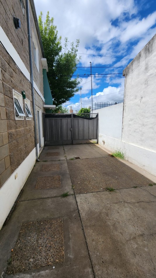 ALQUILO DUPLEX EN CALLE TOLEDO (zona Tibiletti y Ovidio Lagos)
