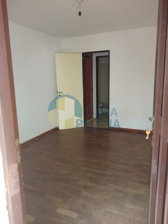 DEPARTAMENTO EN CALLE PELLEGRINI A METROS DE BAVIO 2º PISO POR ESCALERA.
