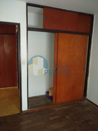DEPARTAMENTO EN CALLE PELLEGRINI A METROS DE BAVIO 2º PISO POR ESCALERA.