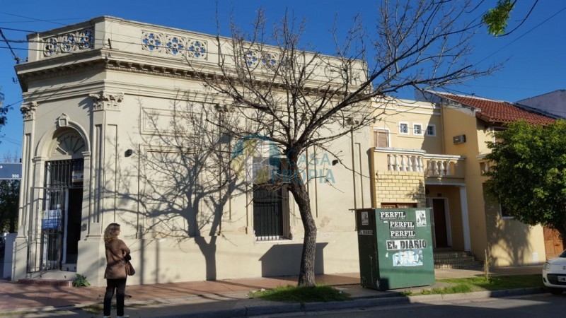 VENDO CASONA  PARA USO COMERCIAL  EN CALLE ALSINA Y FELICIANO (ESQUINA)