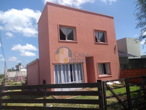 CASA A LA VENTA SAN BENITO CALLE ARTURO ILLIA
