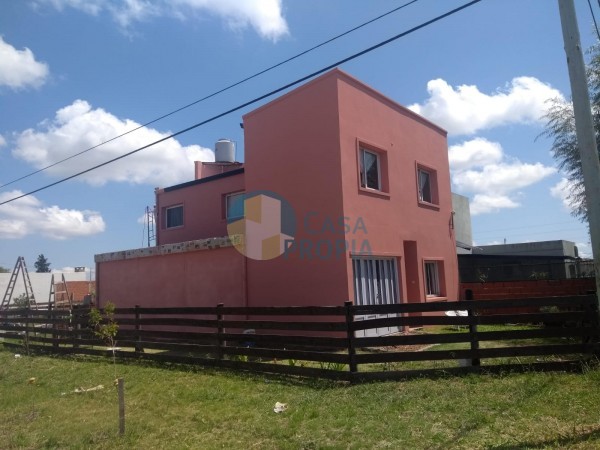 CASA A LA VENTA SAN BENITO CALLE ARTURO ILLIA