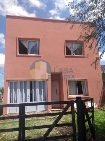 CASA A LA VENTA SAN BENITO CALLE ARTURO ILLIA