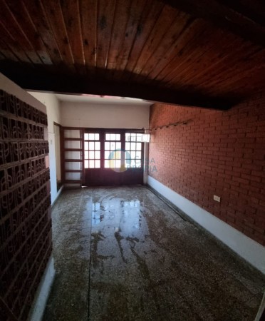 CASA A LA VENTA CALLE VILLAGUAY
