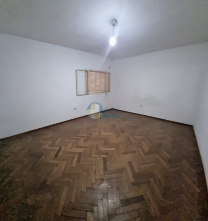 CASA A LA VENTA CALLE VILLAGUAY