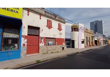 CASA EN VENTA A DEMOLER, CALLE 25 DE JUNIO No 353