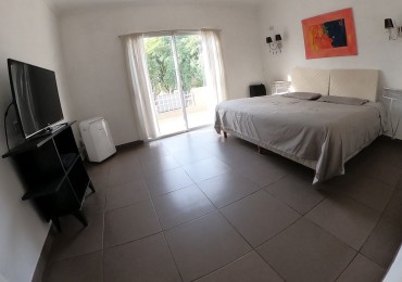 Calle Candelario Olivera- Casa en  Venta