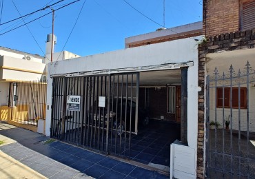 VENDO CASA EN CALLE JOSE DELGADO ( ZONA ALMA FUERTE, SUPER VEA)