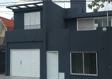 CALLE MONZON (Zona Artigas y Santos Dominguez )  casa en venta refuncionalizada