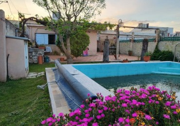 CASA A LA VENTA EN CALLE GOBERNADOR PARERA 