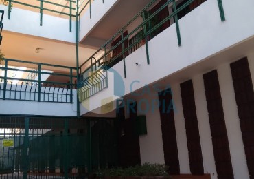 DEPARTAMENTO EN CALLE PELLEGRINI A METROS DE BAVIO 2º PISO POR ESCALERA.