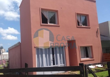 CASA A LA VENTA SAN BENITO CALLE ARTURO ILLIA